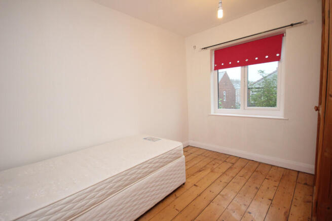 2 bed Semi-Detached to rent Image 8