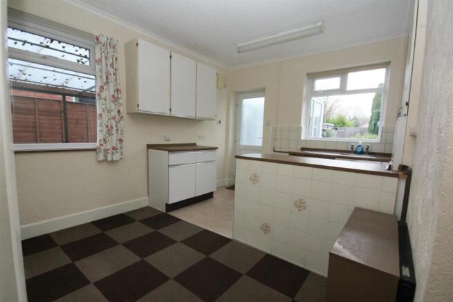 KITCHEN / DINING ROOM