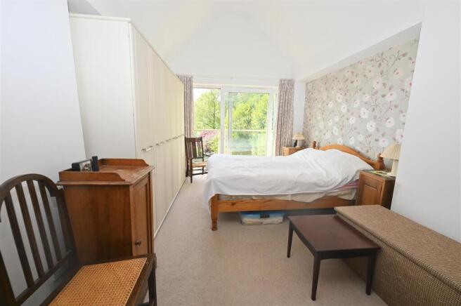 4 bed Semi-Detached for sale Image 9