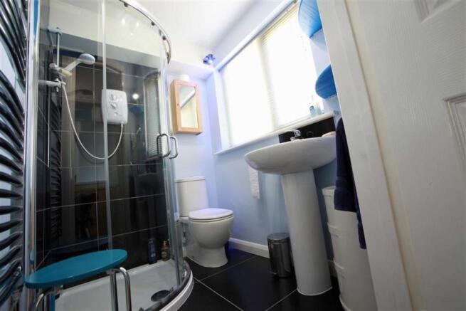 LUXURY SHOWER ROOM