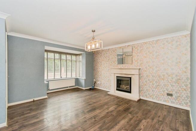 4 bed Detached for sale Image 12