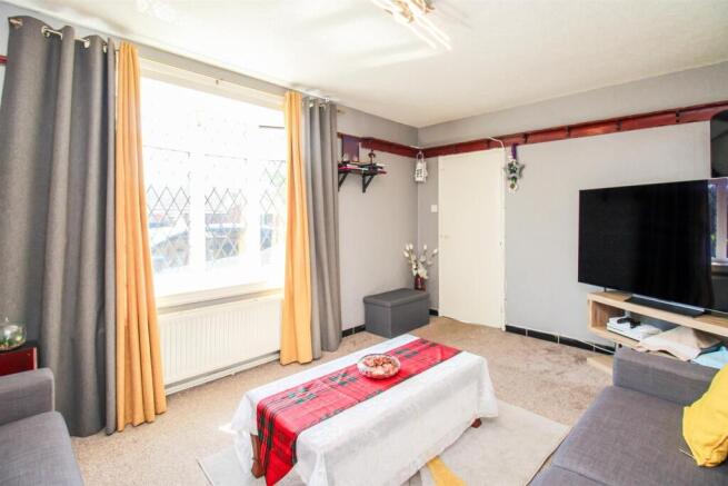 3 bed Semi-Detached for sale Image 6