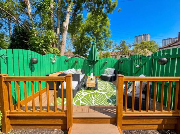 MILLBRIX AVENUE, GLASGOW DECKING