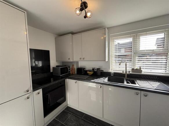Faire Road, Glenfield, Leicester photo 4