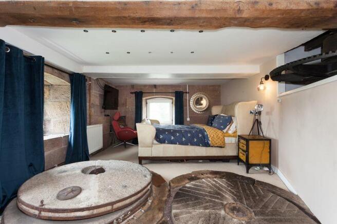 BEDROOM 2