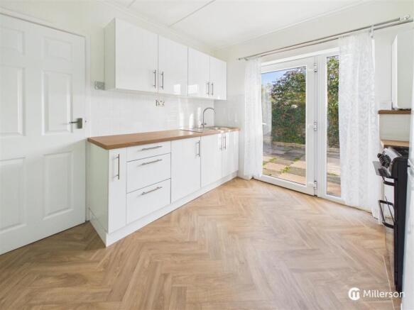 KITCHEN/DINING ROOM