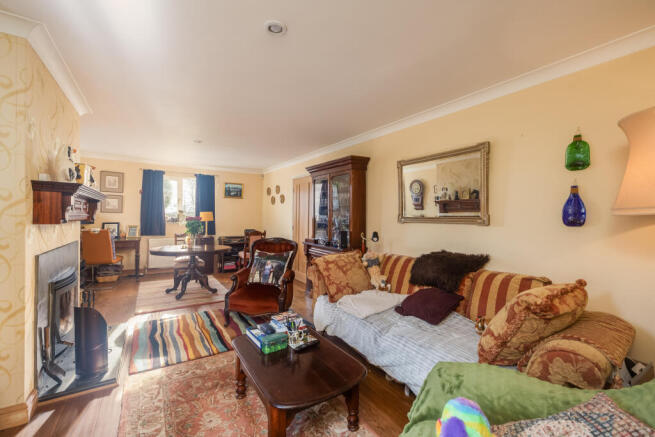 Beckett Close 2a Lounge-3