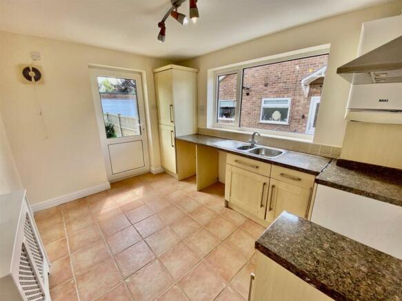 8 Thackery kitchen.jpg