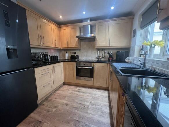OPEN-PLAN DINING KITCHEN