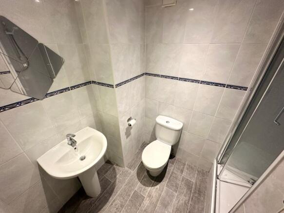 2 bed Apartment to rent Image 6