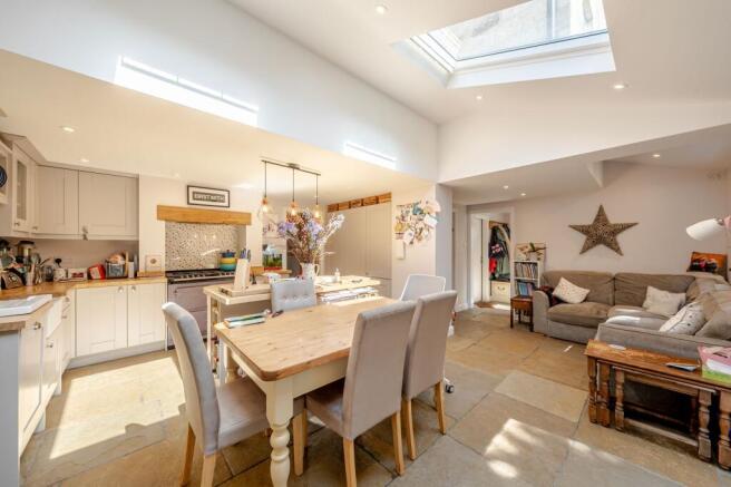 4 bed Semi-Detached for sale Image 6