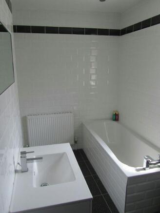 BATHROOM photo 2