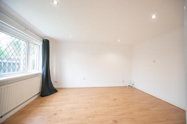 3 bed Terraced to rent Image 6