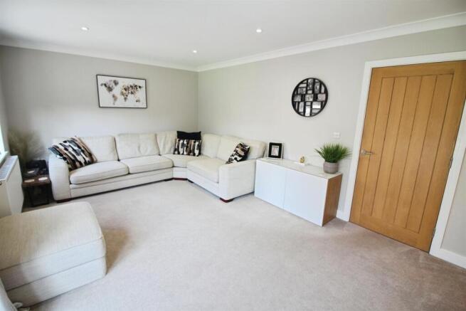 4 bed Semi-Detached for sale Image 7