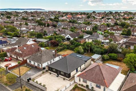 Wavendon Avenue, Barton on Sea, New Milton, Hampshire, BH25