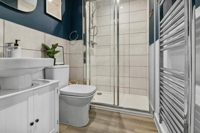 Ensuite to Bed 1