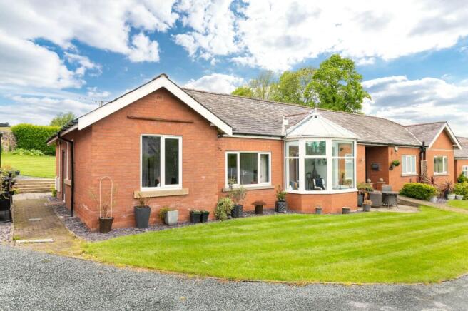 Whitley End, 106 Whitley Road, WF12 0LU photo 4