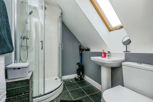 4 bed Detached for sale Image 12