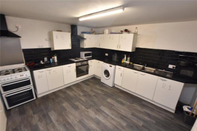 5 bed Terraced for sale Image 3