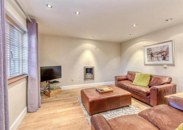 6 Engleton Lane-sitting2.jpg