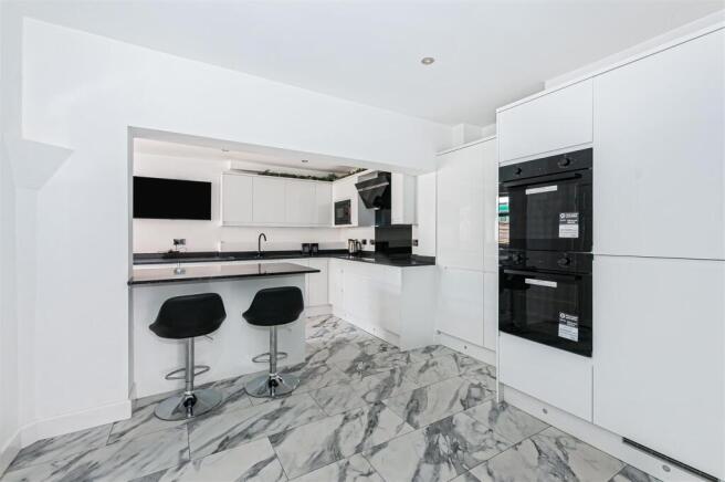16 Shaftsbury Avenue8.jpg