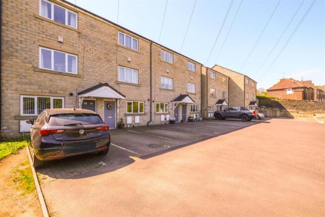 3 bed Town House for sale Image 6