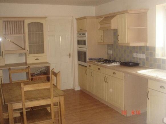 25CentaineRoadKitchen1