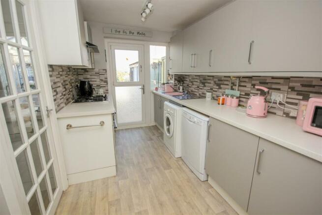 Kitchen1.jpg