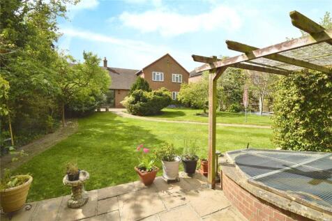 Kingshill Drive, Hoo, Rochester, Kent, ME3