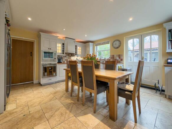 4 bed Semi-Detached for sale Image 5
