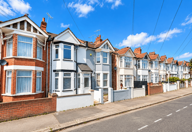 TWO-BEDROOM GROUND FLOOR MAISONETTE WITH GARDEN