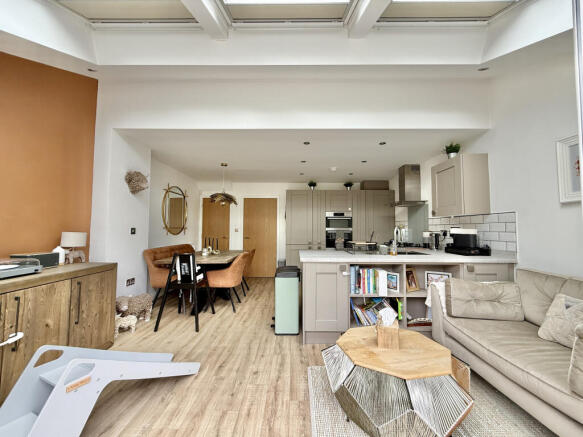 3 bed Semi-Detached for sale Image 8