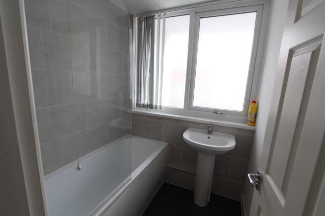 3 bed Not Specified to rent Image 6