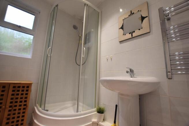 17a Selby Grove shower