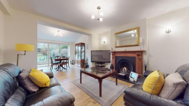 LOUNGE/DINING ROOM