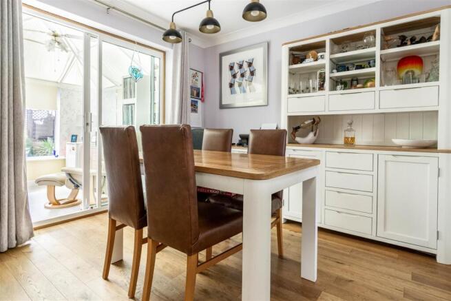 4 bed Detached for sale Image 8