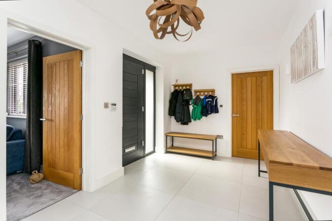 11 Ashenden Walk ...