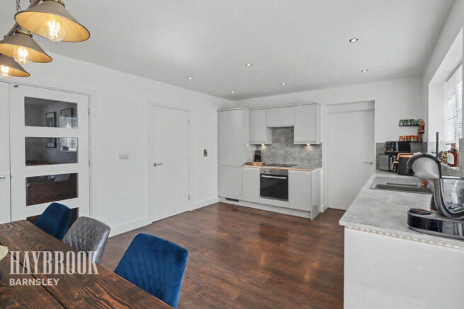 4 bed Detached for sale Image 4
