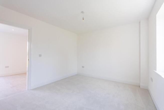 4 bed Detached for sale Image 9