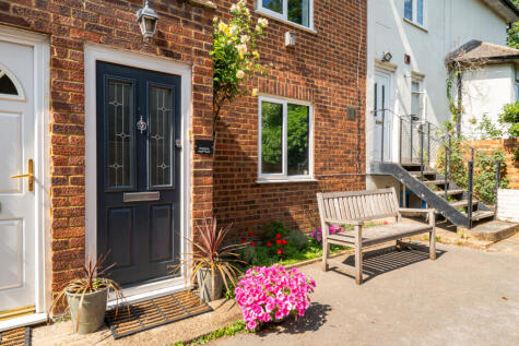 High Road, Byfleet, KT14