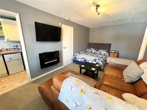 1 bed Apartment to rent Image 4
