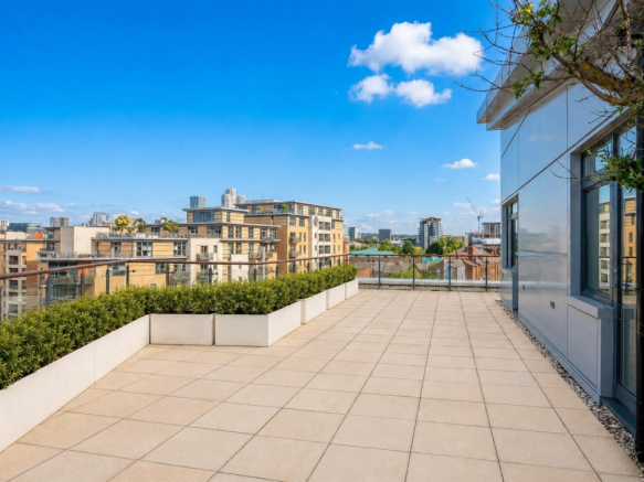 2 bed Penthouse for sale Image 4