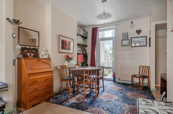 1409982-5-698c56a...