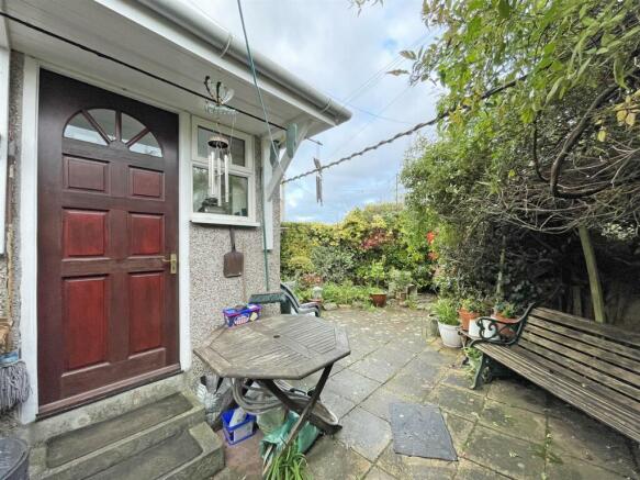 Barne Road 4a - Garden 3.jpg