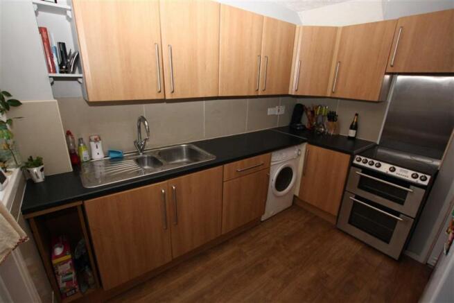 FITTED KITCHEN