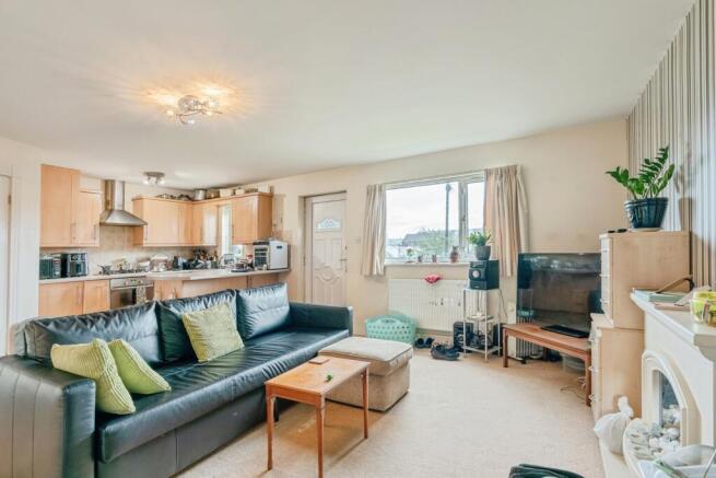 2 bed Flat for sale Image 7