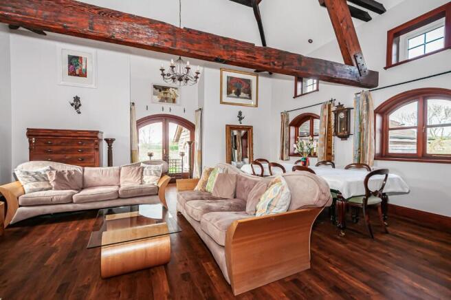 4 bed House for sale Image 7