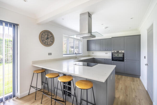 4 bed Detached for sale Image 8