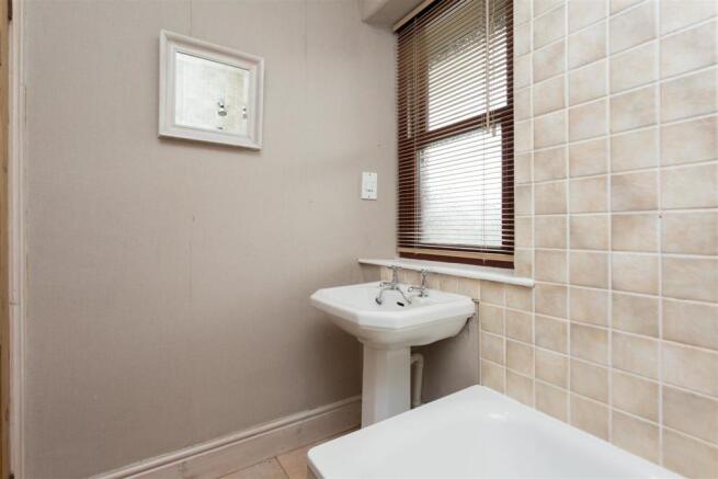 BATHROOM c.jpg
