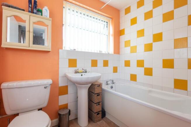 3 bed Semi-Detached for sale Image 8